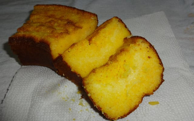 Bolo de milho com leite condensado