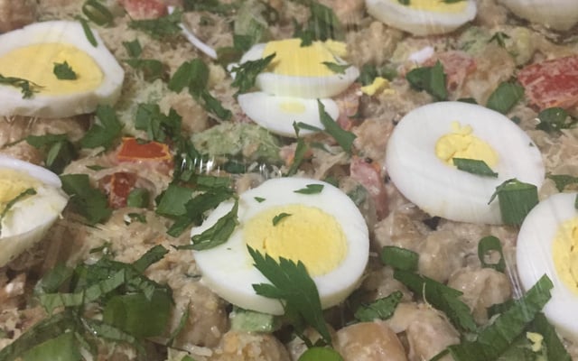 Salada de grão-de-bico e abobrinha