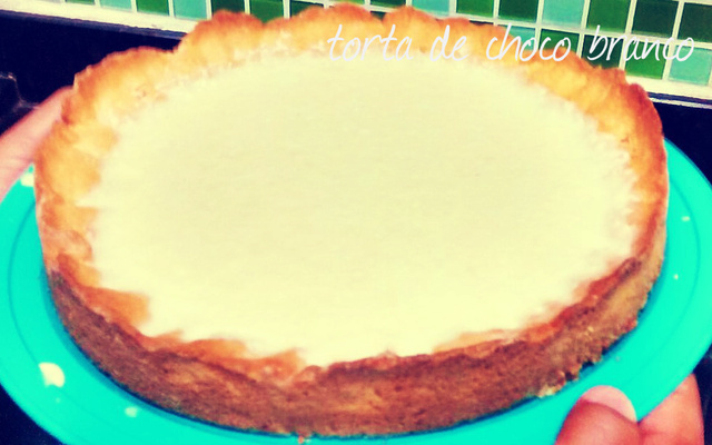 Torta de chocolate branco com coco