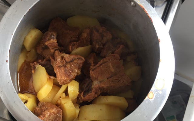 Carne de panela com batata
