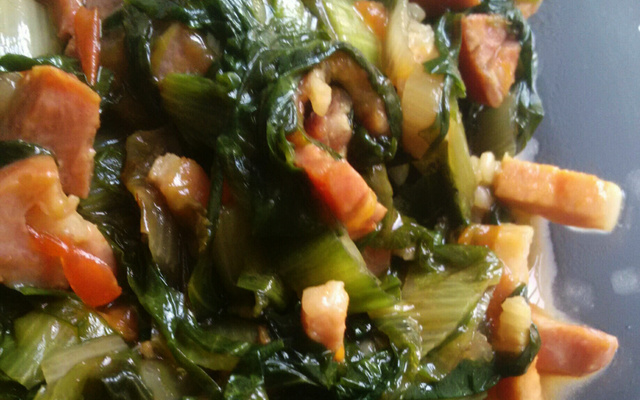 Escarola refogada com bacon