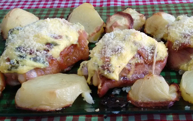 Coxa e sobrecoxa assada com molho de maionese