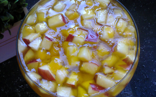 Gelatina com frutas simples