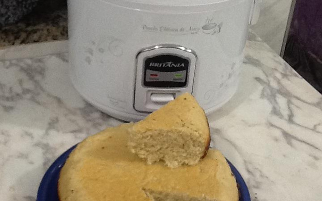 Pão feito na panela elétrica de arroz
