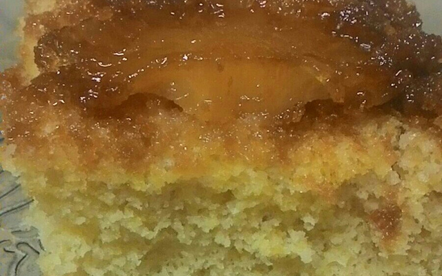 Bolo de abacaxi caramelizado