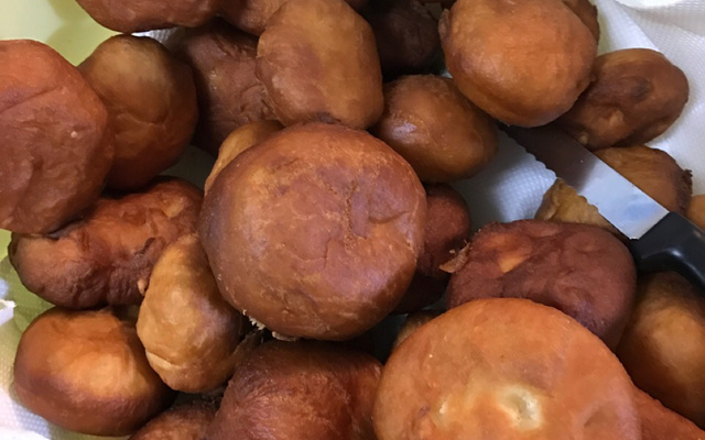 Sonho recheado com goiabada