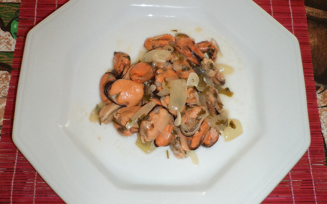 Mexilhões ao vinho branco