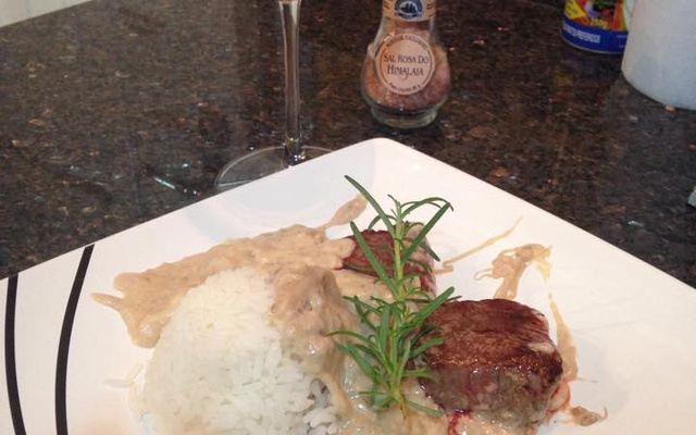 Medalhão de mignon ao molho de aspargos do Rafael Salerno