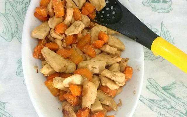 Refogado de frango com cenoura