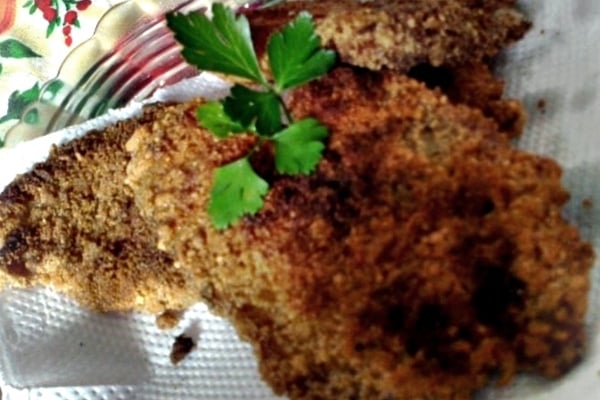 Filé de tilápia empanado na farofa