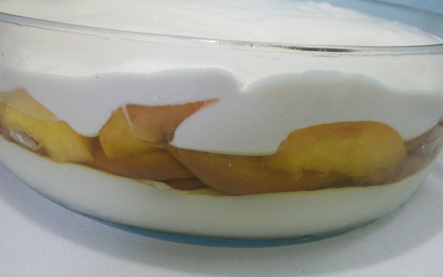 Pavê de pêssego com gelatina
