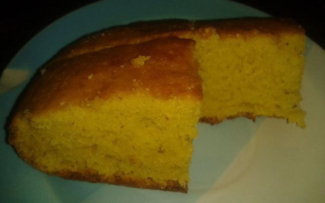 Bolo de cenoura com cobertura de caramelo