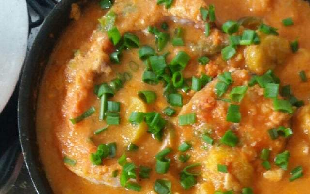 Moqueca de peixe com banana