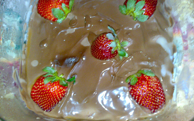 Sobremesa de morango com chocolate