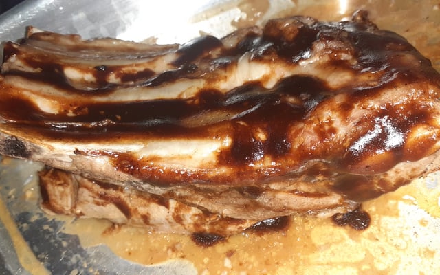 Costelinha de porco ao barbecue fácil