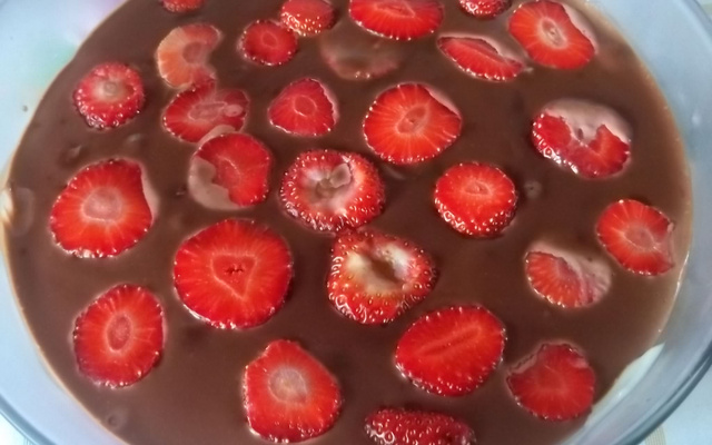 Enformados de brigadeiro e morango