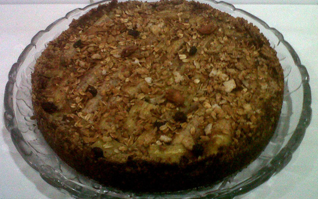 Torta integral de banana com granola