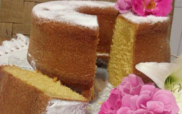 Bolo de laranja com fubá