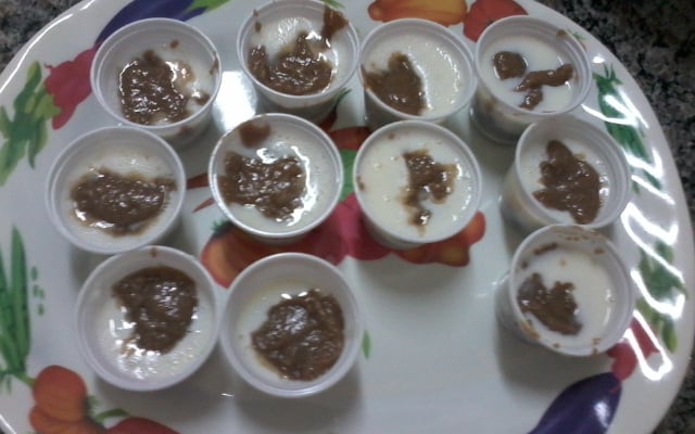 Brigadeirão ao chantilly batido à mão