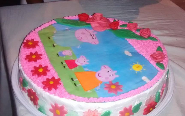 Bolo de aniversário colorido