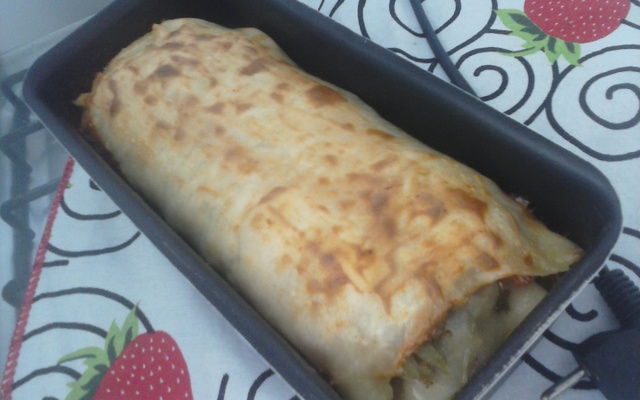 Rocambole de massa de pastel