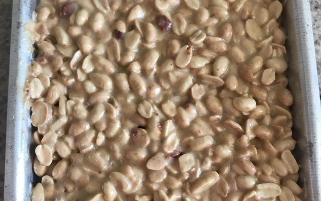 Pé de moleque de leite condensado