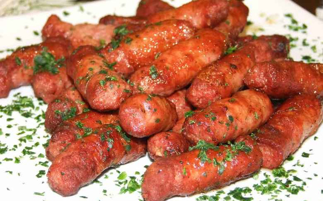 Salsichão dourado de panela de pressão