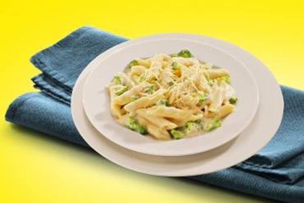 Penne ao molho de queijo e brócolis do Artie de Sopranos