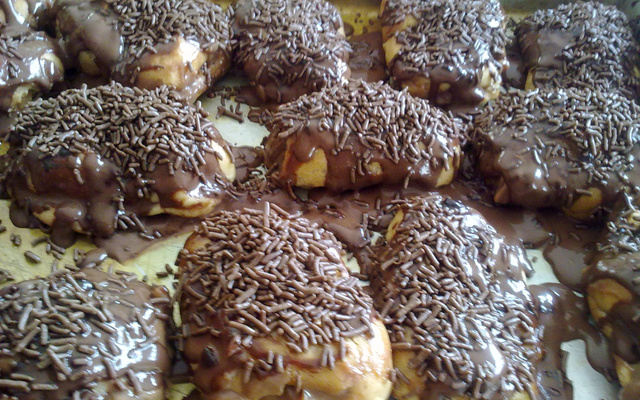 Bomba de chocolate fácil e deliciosa