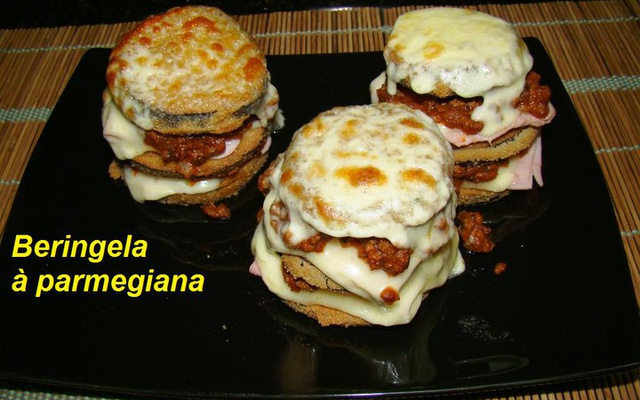 Berinjela à parmegiana