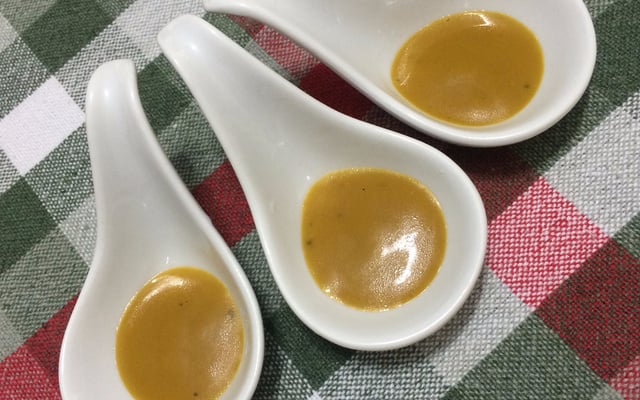 Salada crocante ao molho de mostarda e mel