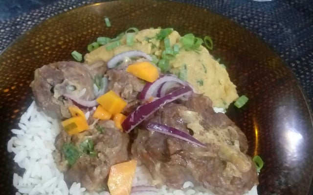 Pescoço de peru ao forno com pirão