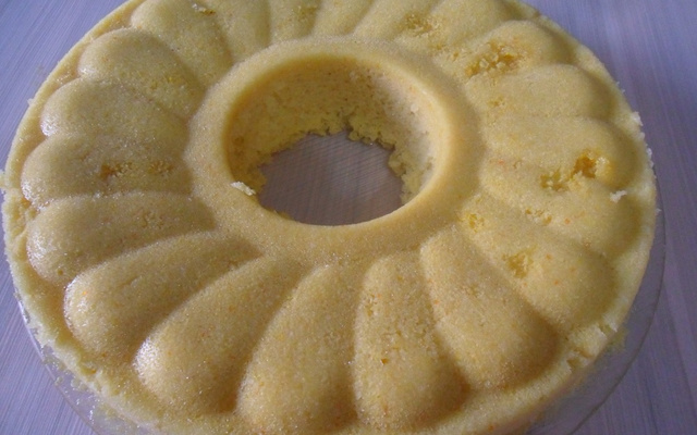 Bolo fofinho de fubá de microondas