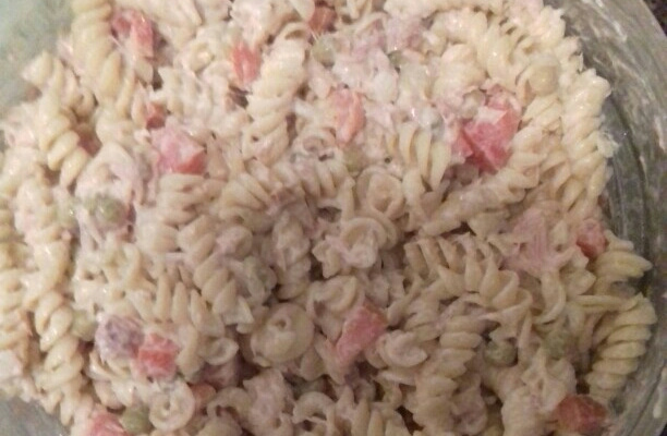 Salada de Macarrão com atum super fácil