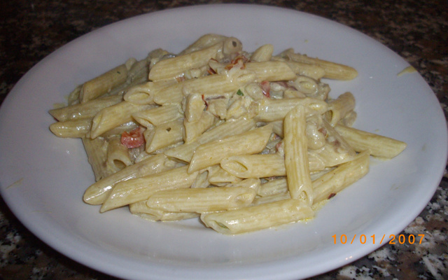 Macarrão penne ao molho de peixe