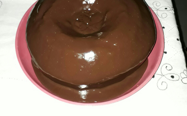 Bolo fofinho de cenoura com chocolate