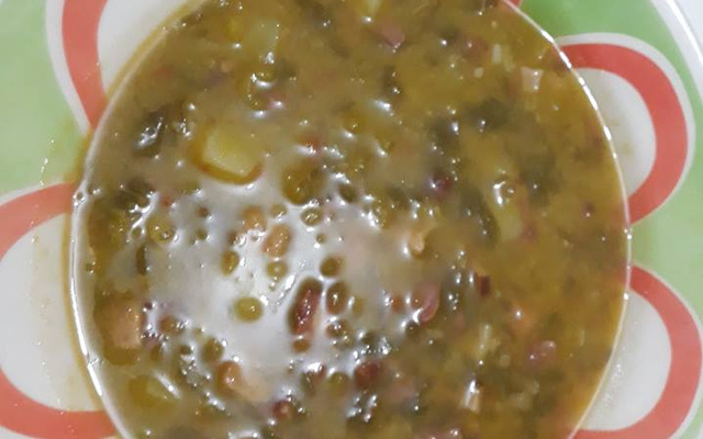 Sopa de Ervilha com Calabresa