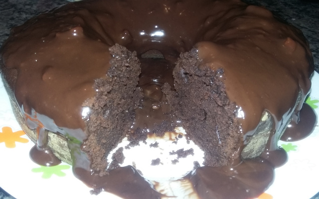 Bolo de chocolate sem ovo e sem açúcar