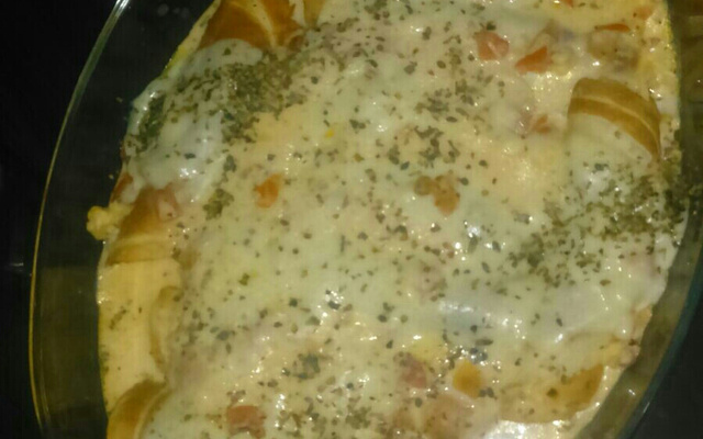 Panquecas de presunto e queijo com molho branco