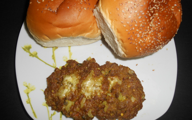 Hambúrguer caseiro com queijo