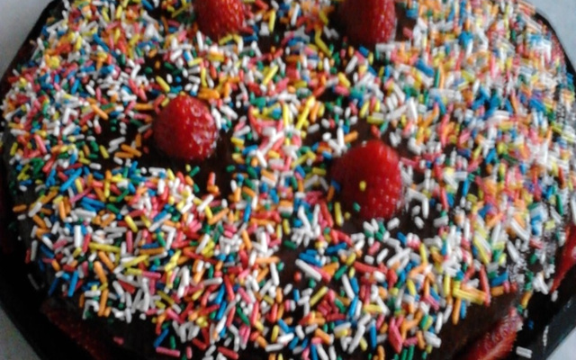 Bolo recheado de chocolate e cobertura ganache