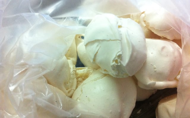 Suspiro com creme por dentro