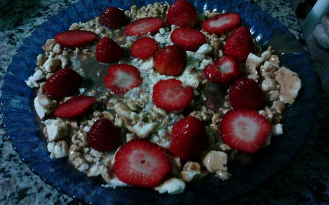 Sobremesa de morangos com suspiro