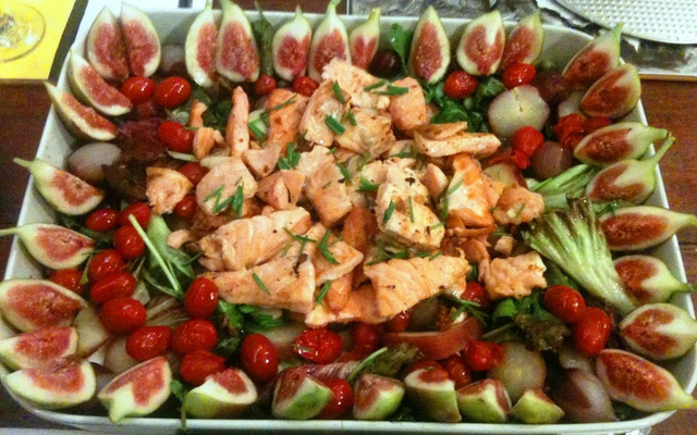 Salada de salmão para banquete