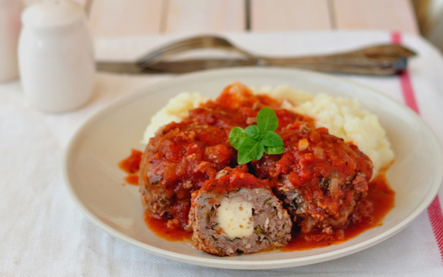 Almôndegas recheadas Yoki