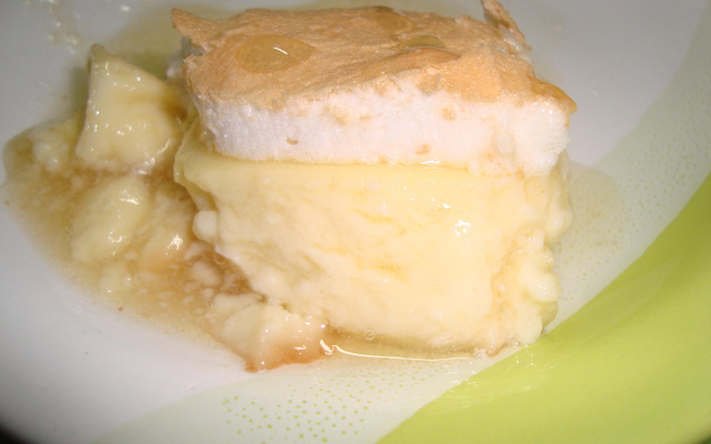 Pudim de creme e suspiro