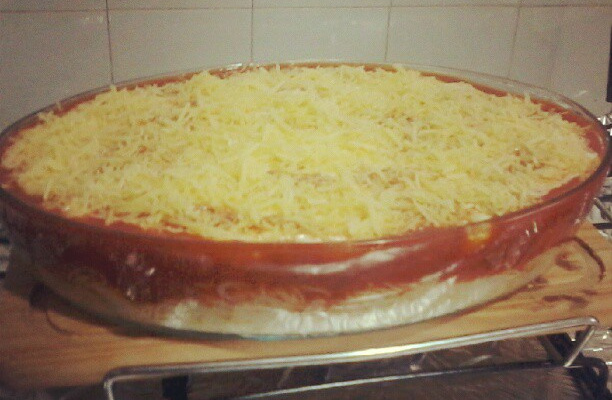 Macarrão ao molho de tomate e molho branco