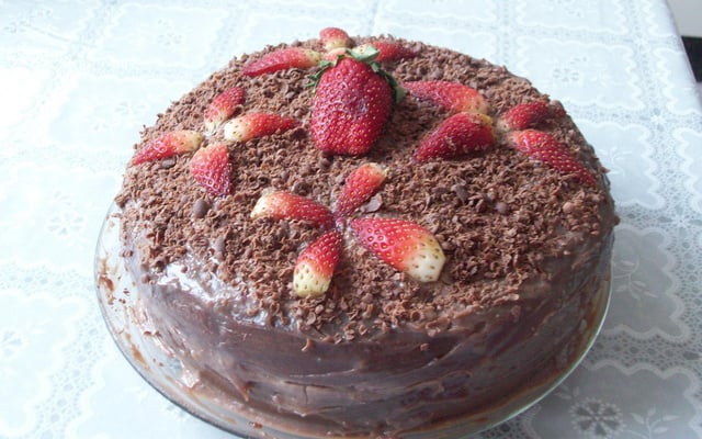 Bolo de chocolate com morango