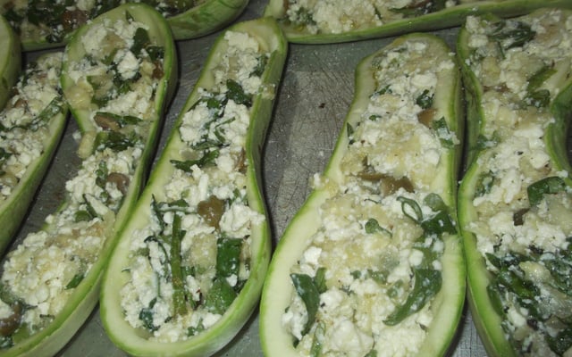 Abobrinha recheada com ricota