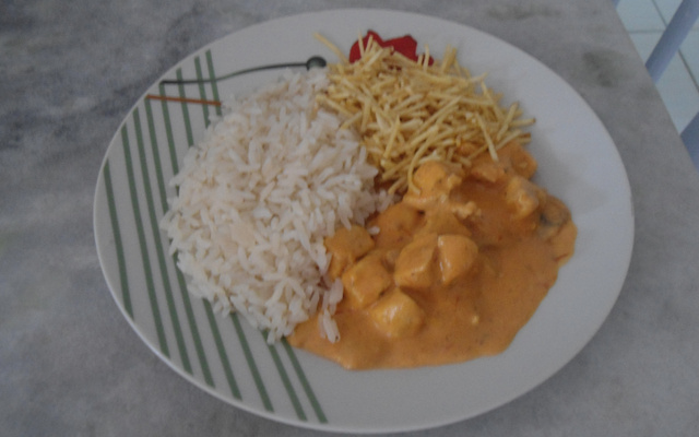 Estrogonofe de frango simples e delicioso